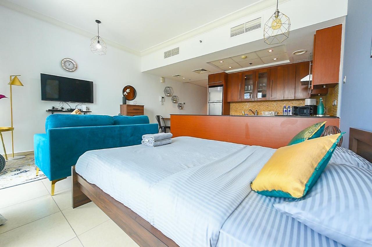 Апартаменти Luxury Escapes - Stylish With A Balcony In 8 Blvd Downtown