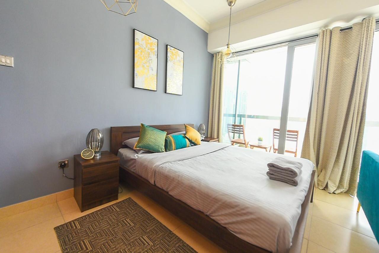 Апартаменти Luxury Escapes - Stylish With A Balcony In 8 Blvd Downtown